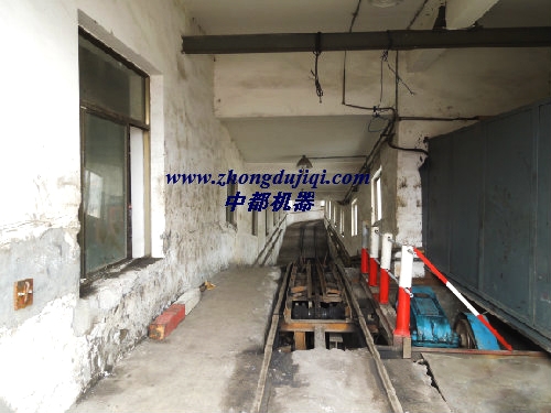 電動（dòng）機減速機驅動的圓（yuán）環鏈爬車機